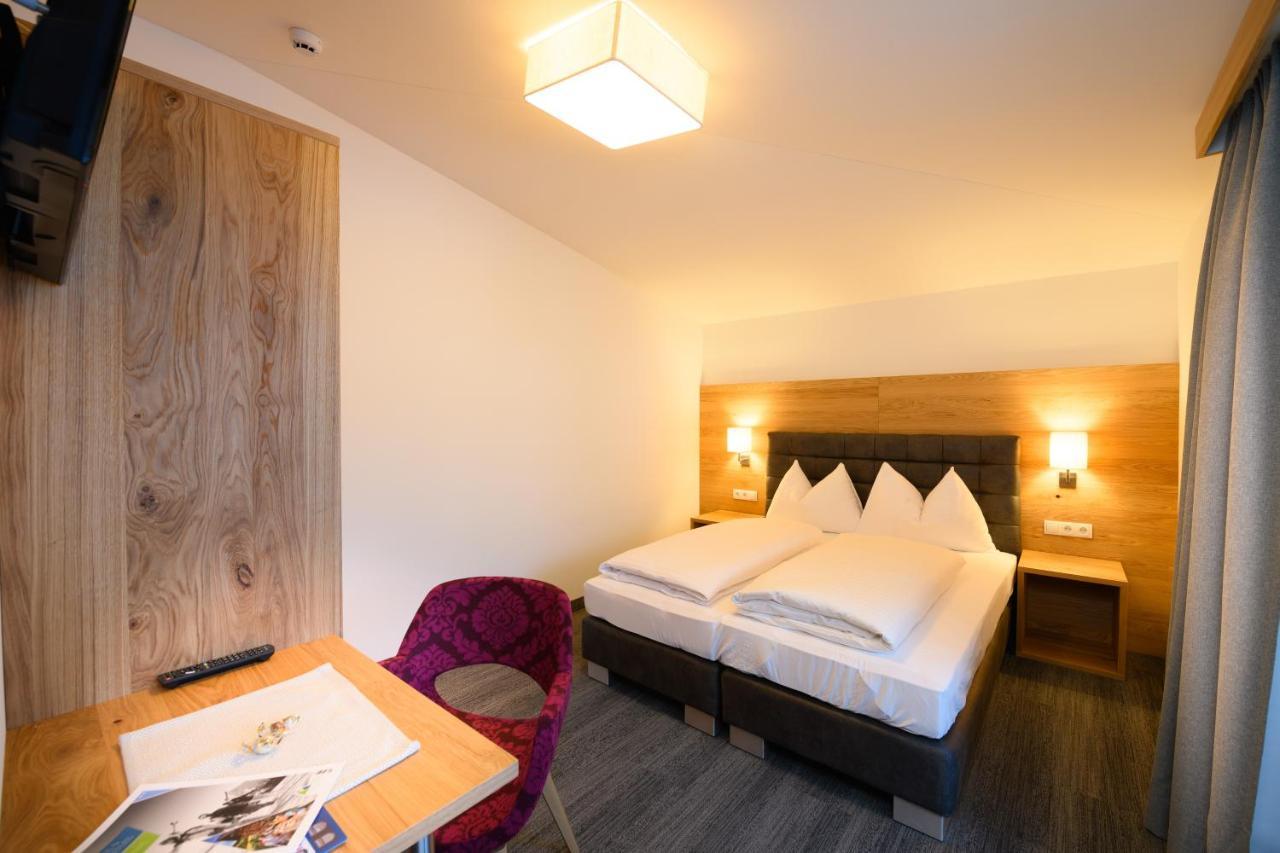 Large Single Room,757858792:JPEG